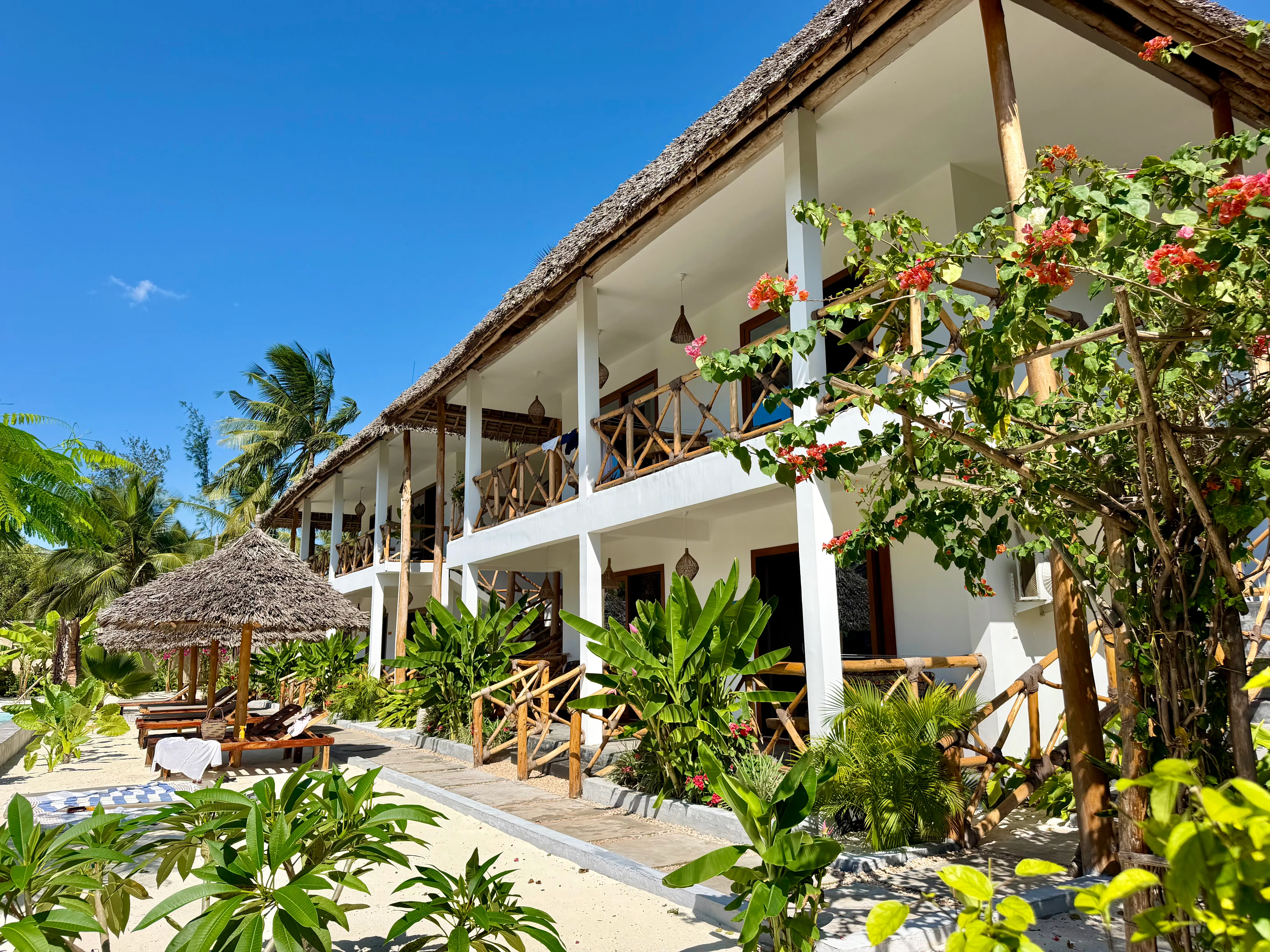The villas seen from the swimming pool